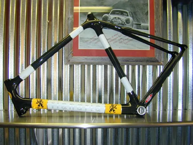 Liquid Painting on Bike Frames Liquid Painting on Bike Frames